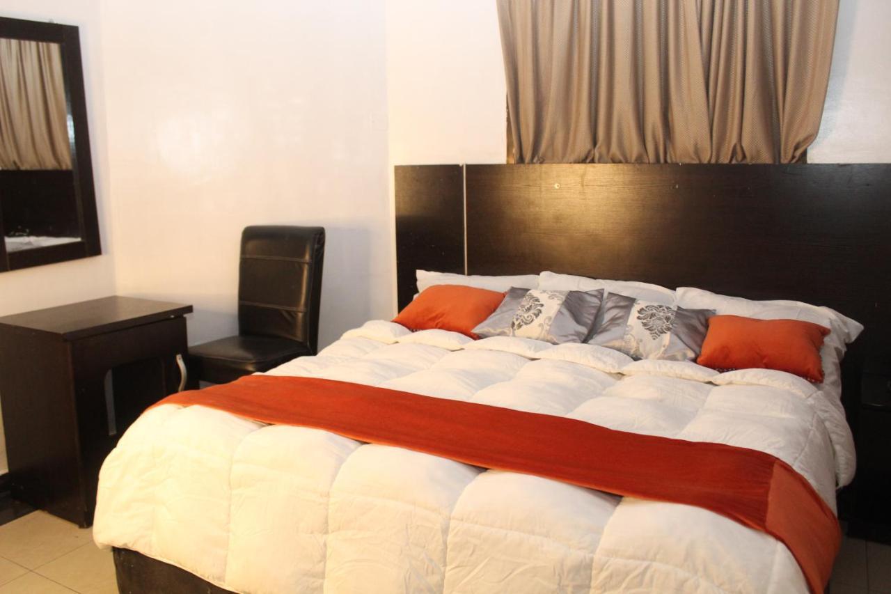 Blue Moon Hotels Victoria Island Lagos Esterno foto