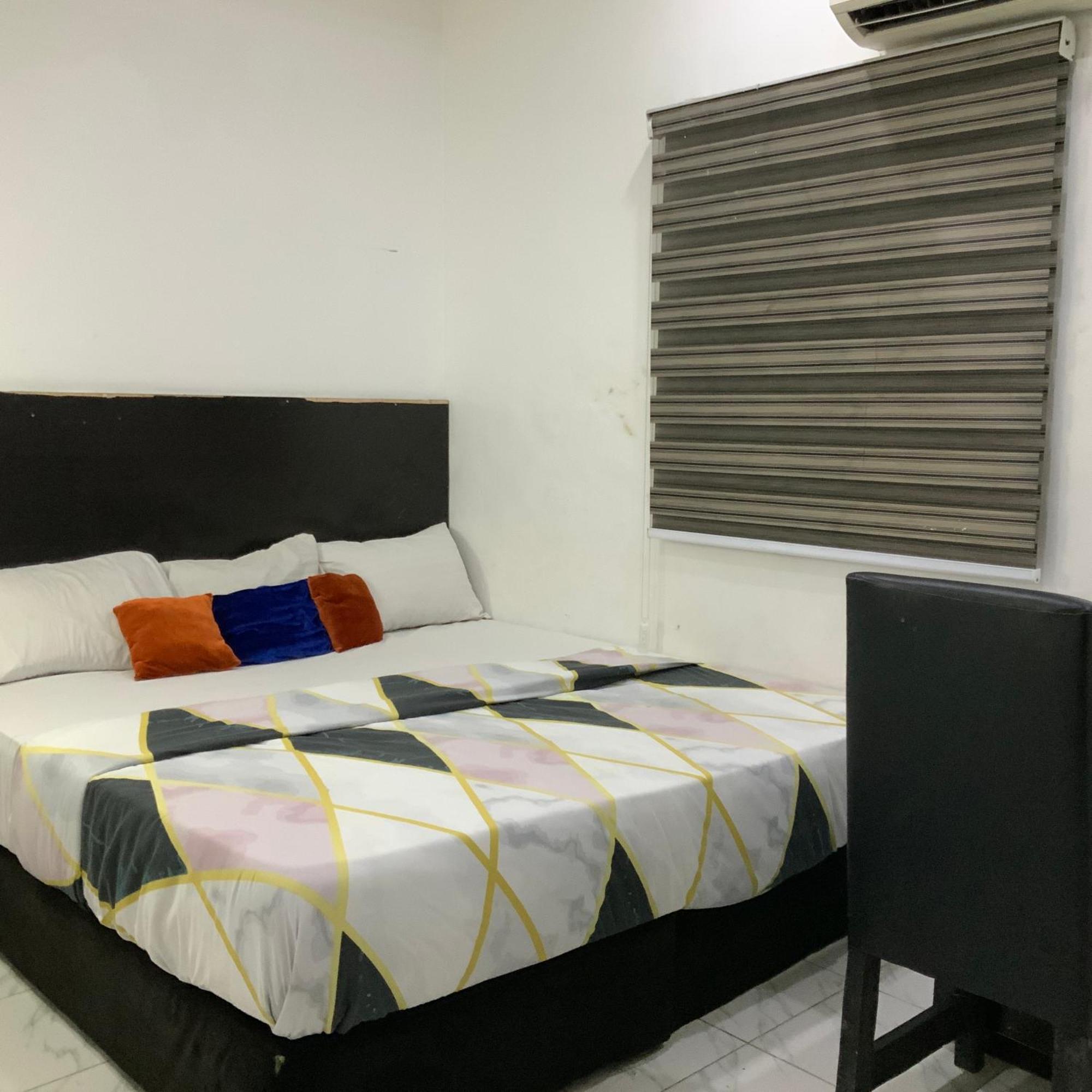 Blue Moon Hotels Victoria Island Lagos Esterno foto